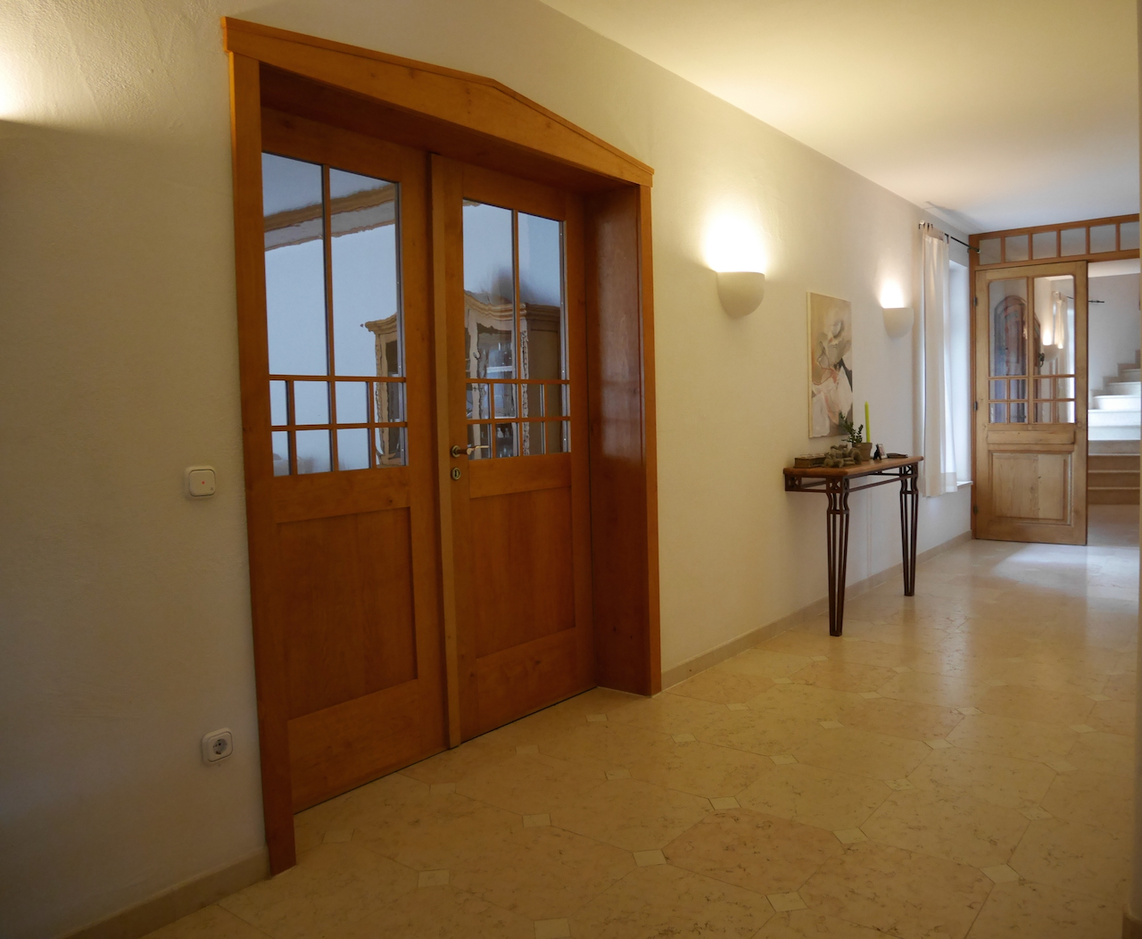 Innenraum mit Blick in den Garten