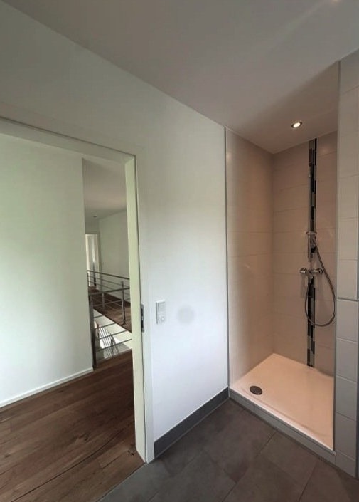 Weiteres modernes Duschbad