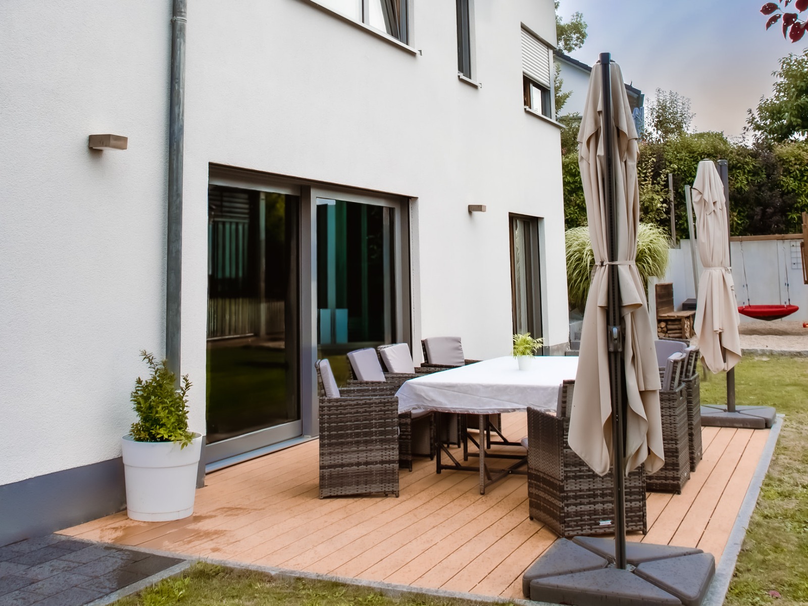 Südterrasse des Familienhauses in Holzhausen