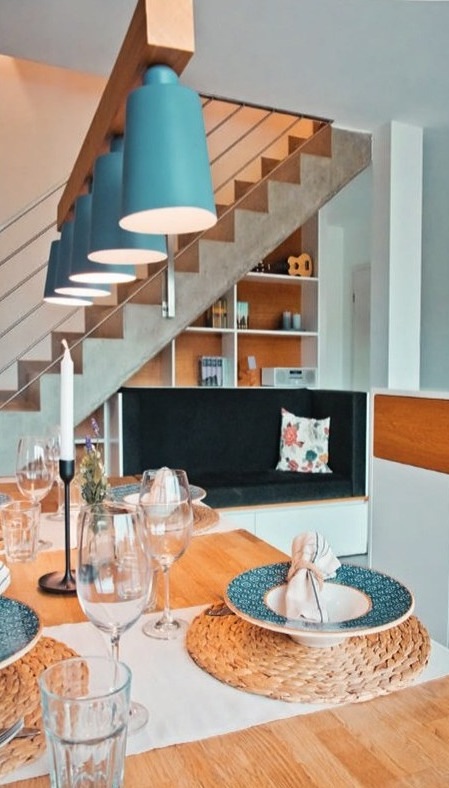 Essbereich und offene Treppe