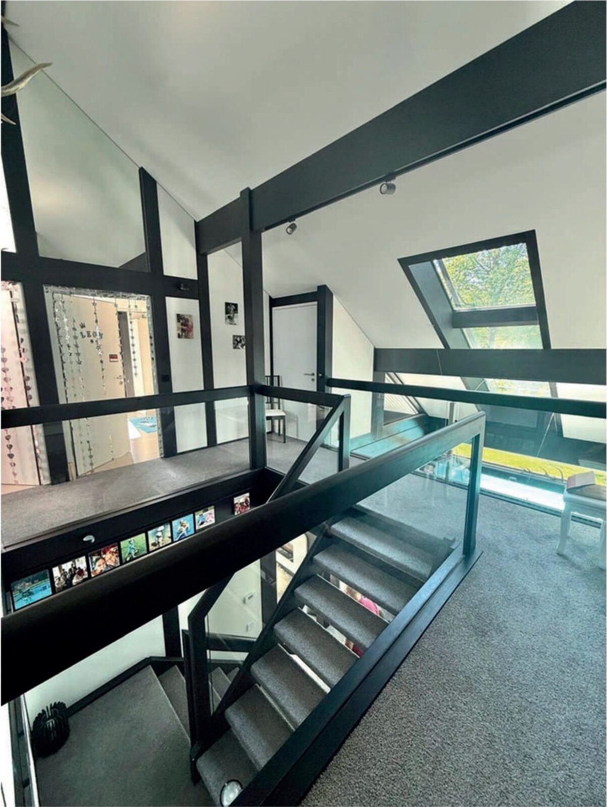 Offene Treppe ins Dachgeschoss