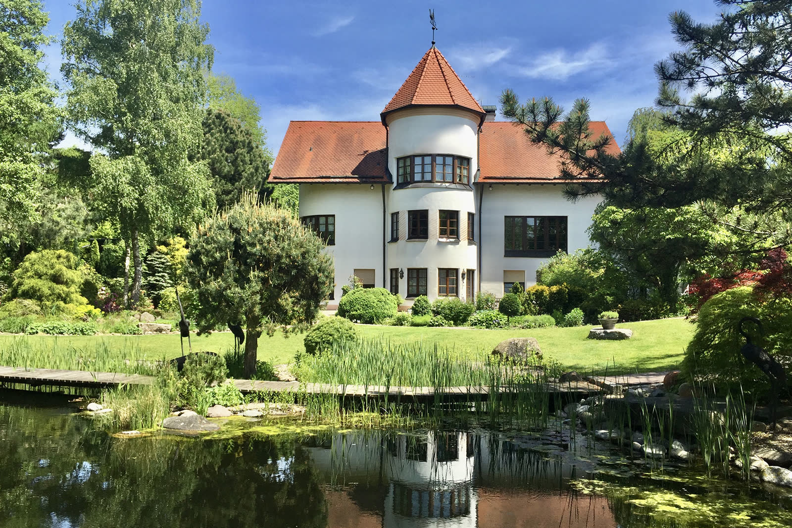 Vermittelte Villa in Alleinlage bei Augsburg